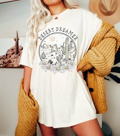 Desert Dreamer, Alien Shirt, Country Music Shirts, Western Graphic Tees, Oversized Graphic Tee, Country Shirts, Cow Girl, Baby Shirts, Retro Stil