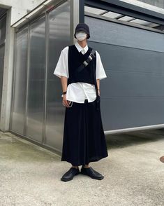 Unisex Skirt Outfits, Long Skirt Men Outfit, Avant Garde Style Outfit, Maxi Skirt Men, Long Skirt Men, Masc Skirt Outfit