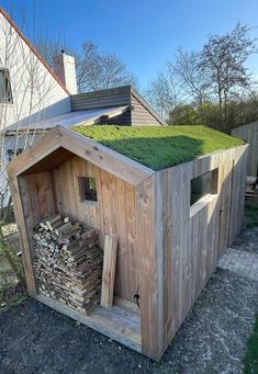 Sedumdak Schuur Shed Bar Ideas, Bbq Shed, Homesteading Animals, Barn House Interior, Yard Sheds, Sauna House, Diy Storage Shed, Modern Shed, Backyard Buildings