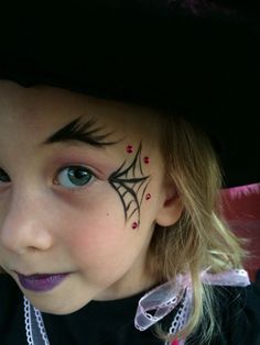 Easy Kid Halloween Face Paint, Kids Witch Halloween Makeup, Halloween Makeup Kids Witch, Toddler Witch Makeup Halloween, Vampire Make Up For Kids, Toddler Witch Face Paint, Kids Halloween Makeup Easy, Witches Face Paint