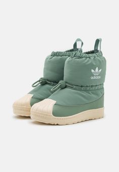 adidas Originals SUPERSTAR 360 BOOT UNISEX - Winter boots - silver green/footwear white Adidas Winter Shoes, Green Footwear, Mode Au Ski, Adidas Boots, Futuristic Shoes, Kids Winter Boots, Sporty Street Style, Adidas Originals Superstar