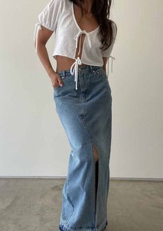 denim maxi skirt, denim skirt, vintage denim, vintage denim skirt Bday List, Noah Kahan, Long Denim Skirt, Skirt Trends, Denim Maxi, Corsets And Bustiers, Denim Maxi Skirt, Denim Details, Fancy Outfits