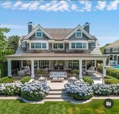 Nantucket Homes Exterior, East Coast House, Hamptons House Exterior, Pantry Door Ideas, Nantucket House, Farmhouse Decorating Ideas, Nantucket Style Homes, Beach House Aesthetic, Nantucket Home