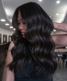 Ash Brown Waves with Baby Lights Neutral Brown Highlights On Dark Hair, Dimensional Black Hair, Burnett Hair, Black Hair Ideas, Magenta Hair, Hairstyles Design, Dramatic Hair