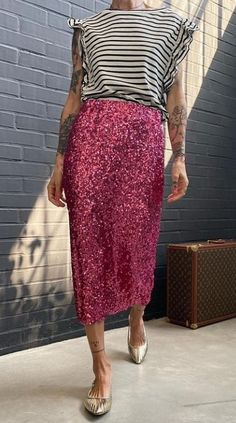 Pink Metallic Skirt Outfit, Sequin Skirt Casual, Sequined Skirt Outfit, Winter Soiree, Pink Sequin Skirt, Sequin Skirt Outfit, Plus Size Styles, Sequined Skirt, Purple Outfit