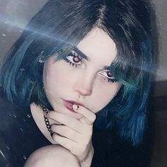 Alt Girl Aesthetic, Dark Teal Hair, Alter Faceclaims, Grunge Girl Aesthetic, Short Blue Hair, Estilo Cholo, Dark Blue Hair, Gothic Hairstyles, Teal Hair