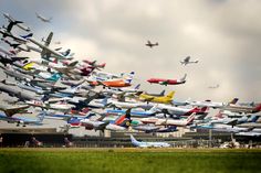 there are many airplanes flying in the sky together, with caption that reads time shutter relay photography of takeoffs at hanover airport, germany