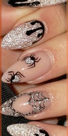 Vintage Style Nail Art, Halloween Nails Iridescent, Black Nail Designs Spooky, Reflective Almond Nails, Cool Fall Nails 2023, Complex Nail Art Designs, Cute Nail Ideas For Halloween, Goth Nails Art, Halloween Nails Short Stiletto