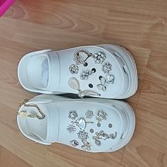 Never Worn Bought Charms Off Amazon Please See All Pics White Crocs With Charms, Cute White Crocs, White Crocks With Charms, Cute White Crocs With Charms, White Crocs Charms, White Crocs Aesthetic Charms, Crocs Whit Charms, Crocs With Charms, White Crocs