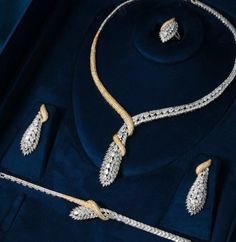 Luxury jewellery on dark blue background. On the foreground are two necklaces decorated with diamonds, one is silver and the other is gold. There are also earrings and rings that form part of the same design. The jewellery looks elegant and is of high value. They are suitable for special occasions or as a luxury gift. Luxury Bridal Necklace, Dubai Luxury, Wedding Jewelry Set, Bridal Necklace Set, Copper Style, Engagement Party Wedding, Bride Accessories, Fashion Jewelry Sets, Elegant Necklaces