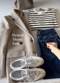 Women Doc Martens, Chic Capsule Wardrobe, Capsule Wardrobe Women, Casual Chic Outfits, Fashion Capsule Wardrobe, Corporate Fashion, Stylish Fall Outfits, Uni Outfits