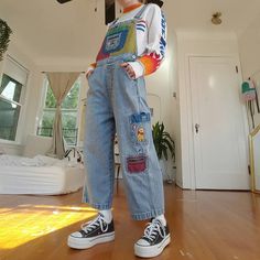 ani📌 on Instagram: “rate this outfit 1-10 🍄 OvEraLlS R dRoPpN oN DePoP tOdAy 🔥 bOeInG sWeAtShIrT iZ gOiNg Up 2mOrRoW ⬆️depop.com/dalliance3 #depop #custom…” Cute Overalls Aesthetic, Colorful Tomboy Outfits, 80s Overalls, Sweatshirt Outfit, Mode Inspo, Mode Vintage, 80s Fashion, Audrey Hepburn