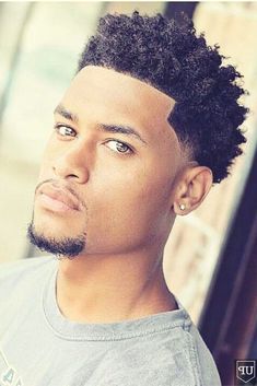 Tapered Haircut Black, Guys Haircuts, Haircuts For Black Men, Black Haircuts, Crew Cut Haircut, Hipster Haircuts For Men, Men Video, Hipster Haircut, Mens Hairstyles With Beard