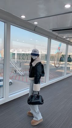 Korean Airport Fashion Winter, Korea Outfit Ideas Spring, Tokyo February Outfit, Winter Uggs Outfits, Winter Fits Korean, Japan Outfits Winter, 겨울 치마 코디, Winter Airport Outfit, Japan Outfit Winter