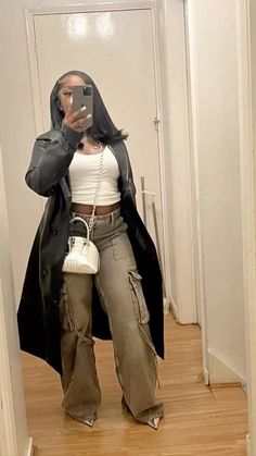 Grown Women Outfits Winter, London Black Girls Style, Fall Museum Outfits, Dinner Outfits Black Women Winter, Outfits To Wear In Paris Spring, Streetwear Outfit Inspo Women, Uk Black Girls Style, Fall Going Out Outfits Black Women, Wide Leg Jeans Outfit Black Women