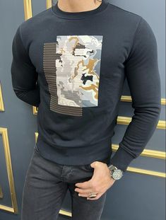 SEASON : 22-23 FALL WINTER ❄️ PRODUCTION : New Collection /slim fit printed crew neck sweater.COLOR : black Material ContentT: % 90 cotton %10 pes SİZE : S-M-L-XL-XXL Winter 22, Black Model, Black Sweater, Model Height, Black Sweaters, Crew Neck Sweater, Neck Sweater, New Collection, Fashion News