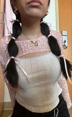 Ribbon Hairstyle, Peinados Fáciles Para Cabello Corto, Hair Ribbon, Peinados Faciles, Dream Hair, Fashion Fits, Girly Outfits, Pretty Hairstyles, Fitness Inspo