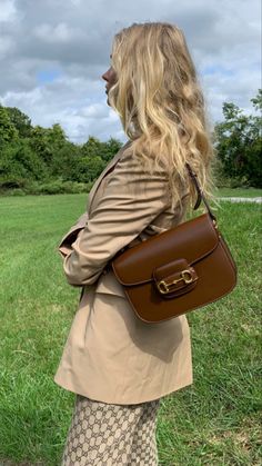 Gucci Horsebit Bag Outfit, Gucci 1955 Horsebit Bag Outfit, Horsebit Gucci Bag, Birkin Himalaya, Mini Shoulder Bag Outfit, Gucci Green Bag, Model Outfit Ideas, Office Bags For Women