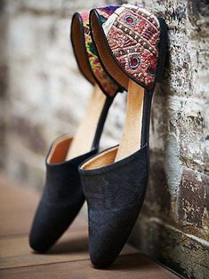 Mode Shoes, Chic Chic, Comfy Flats, Christian Lacroix, John Galliano, Hippie Style