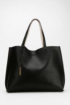 Fall Purses, 2024 Clothes, Outlet Michael Kors, Mk Handbags, Michael Kors Selma, Cheap Michael Kors, Oversized Tote Bag, Vegan Leather Tote, Oversized Tote