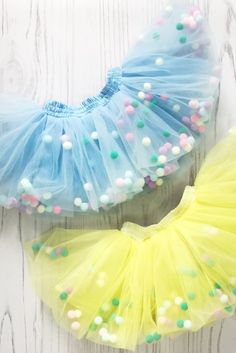 A fabulous pom pom skirt will transform your little girl into the cutest princess. The layered tulle, with a cotton undergarment to make your baby feel comfortable and happy for your special occasion day! It is perfect for the 1st birthday gift or new parents gift, a Baby Shower gift, or no occasion gift. Yellow Tutu Skirt, Pom Pom Outfit, Yellow Tulle Skirt, Pom Pom Tutu, Pom Pom Skirts, Yellow Tutu, Baby Tutu Dresses, Blue Confetti, Blue Tutu