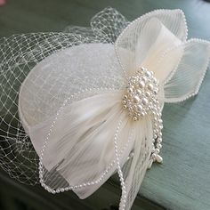 Cheap White Wedding Hats, Wedding Top Hat, Fascinator Hats Diy, Bridal Fascinator, Horse Race, Pearl Bow, Melbourne Cup, Kentucky Derby Hat, Wedding Top