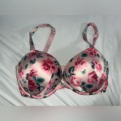 Very Sexy Push Up Bra Padded And Never Worn Without Tags. Beautiful Rhinestones On Both Straps Give It A Beautiful Look. Truly A Must Have. Bra Storage, Red Bralette, Saree Designs Party Wear, Lace Tshirt, White Bras, Beautiful Bra, Black Bralette, Bra Panty, Bras And Panties