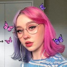 E Girl Hair, Half And Half Hair, Split Dyed Hair, Short Grunge Hair, Latest Hair Trends, Split Hair, Hair Color Pastel, Hair Color Purple