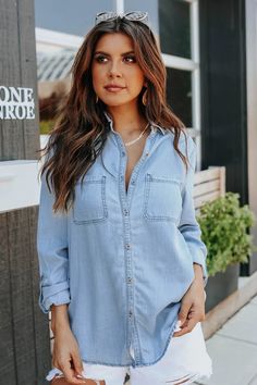 Light Wash Chambray Long Sleeve Button-Down Shirt – Magnolia Boutique Chambray Shirt Outfit, Chambray Shirt Outfits, Neutral Blouses, Mom Wardrobe, Cute Outfits With Jeans, Stylish Fall Outfits, Womens Denim Shirt, Down Light, Chambray Top