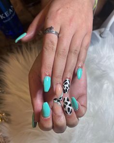 Dark Blue Western Nails, Cow Print Teal Nails, Cow Print Nails Turquoise, Turquoise And Cow Print Nails, Turquoise Western Nails, Turquoise Nails Western, White And Turquoise Nails Western, Turquoise And Black Nails, Black And Turquoise Nails Western