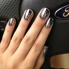 Ford Mustang manicure Dark Grey Nails, Metallic Nail Art, Unghie Sfumate, Metallic Nail Polish, Mirror Nails, Silver Nail, Gray Nails, Workout Chart