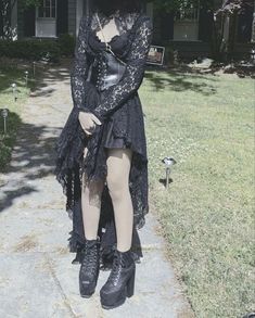 Fairygoth Outfit, Goth 90s Fashion, Goth Prom Outfit, Goth Dress Aesthetic, Goth Outfits For Women, Tomboy Goth, Romantic Goth Fashion, 80s Trad Goth, Trad Goth Outfit