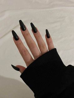 Grunge Nail Ideas Coffin, Nail Model Dark, Long Coffin Black Nails, Long Dark Nails Inspiration, Black Coffin Acrylics, Long Black Nails Aesthetic, Black Nails Coffin Medium, Fancy Nails Black, Almond Nails Designs Dark