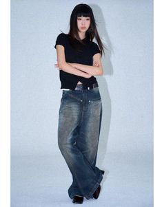 Upgrade your denim collection with our Faded Front Pocket Jeans. These jeans offer a perfect blend of style and comfort, featuring a trendy faded look and practical front pockets. Ideal for any casual outing, they are available in a range of sizes. Size Chart: Size (in cm) XS S M L XL Length 102 105 108 109 112 Waist 32 34 36 38 40 Hip 48 51 53 55 57 Faded Baggy Mid-rise Jeans, Urban Style Medium Wash Flare Jeans, Casual Mid-rise Faded Bottoms, Urban Style High Rise Dark Wash Flare Jeans, Faded Denim Bottoms For Streetwear, Casual Faded Jeans With Pockets, Casual Distressed Flare Jeans, Mid-rise Faded Recycled Denim Flare Jeans, Urban Style Faded Mid-rise Jeans