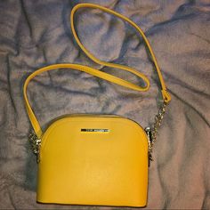 Pet And Smoke Free Home! Mustard Yellow Steve Madden Crossbody Purse. Used For Only One Weekend And No Damages At All. Looks Brand New Inside And Out. Open To Offers!! Steve Madden Bags, Crossbody Purse, Gold Yellow, Mustard Yellow, Michael Kors Jet Set, Purses Crossbody, Crossbody Bags, Steve Madden, Mustard