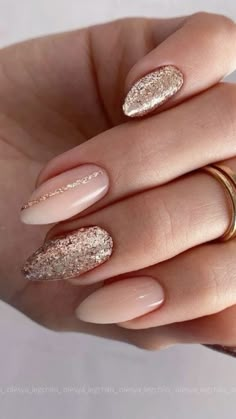 Nails 2023 Rose Gold, Rose Gold And Glitter Nails, Engagement Nails Ideas Simple Almond, Nails With Rose Gold Ring, Blush And Rose Gold Nails, Nails For Rose Gold Ring, Nails Fall Wedding Guest, Good And Pink Nails, Classy Rose Gold Nails