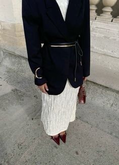 Evening Look Outfits, Formal Outfit Winter, Evening Out Outfit, Winter Evening Outfits, Winter Formal Outfits, Classic Chic Outfits, Demure Outfit, Parisian Outfit, Met Gala Outfits