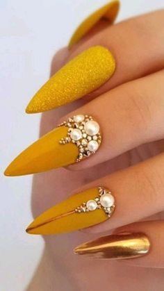 Nail Designs With Rhinestones, Yellow Nail Designs, Yellow Nail Art, Yellow Nails Design, Yellow Nail, Nails Yellow, Nail Art Rhinestones, Yellow Nails