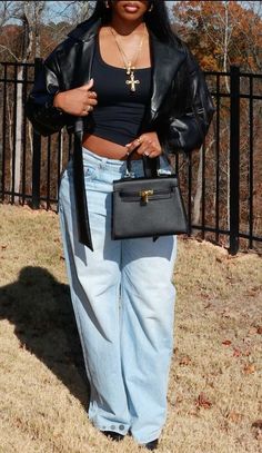 Everyday Outfit Ideas Black Women, Jeans And A Nice Top Outfit, Blue Jean Outfit Women, Wide Leg Jeans Outfit Black Women, Big Bust Style Outfits, Denim Outfit Ideas, Jeans And A Nice Top, Not Happy, Dress 2024