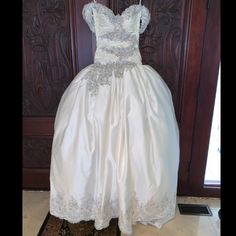 Galit Couture Size 10 Wedding Dress, Never Worn Unaltered Dress With Detachable Sleeves, Retail Price $9,500 Size 10 Bust 39.5 Waist 30.5 Hips 42 Height 5”9 Silhouette: Ball Gown Neckline: Sweetheart (Strapless) Waistline: Dropped Waist Sleeve Style: Capped Sleeve Back Style: Corset/Lace-Up Back Dress Length: Floor Length Colors: Shades Of Ivory Elegant Ball Gown With Detachable Train For Ceremony, Fitted Bodice Ball Gown With Detachable Train For Ceremony, Ceremony Ball Gown With Detachable Train And Fitted Bodice, Ceremonial Ball Gown With Detachable Train And Fitted Bodice, White Satin Wedding Dress With Detachable Train, Satin Wedding Dress With Detachable Train And Fitted Bodice, Luxury White Gown With Fitted Bodice, Luxury Wedding Ball Gown With Sweetheart Neckline, Formal White Wedding Dress With Detachable Train