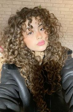 Curtain Bangs 3b Hair, Hair Perm Before And After, Curly Hair With Wispy Bangs, Curly Hair Girl Aesthetic, Light Brown Curls, Long Layered Curly Hair Face Framing, Voluminous Curly Hair