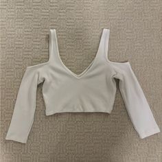 Clean White Crop Top Never Worn Open To Offers Zara White V-neck Crop Top, Black Short Sleeve Shirt, Zara Crop Top, Denim Crop Top, Tie Crop Top, Nike Tennis Dress, Striped Crop Top, Zara Black, Tennis Dress