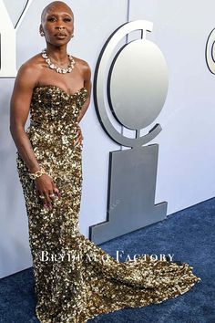 2024 Tony Awards Cynthia Erivo in this strapless dress brilliantly sparkled with countless palette sequins that cascaded down her fishtail hem like scales. Sweetheart neck, natural waist, fit and flare skirt. shown color: dark gold with build-in-bra with boning back zipper closure fully lined Cynthia Erivo, Fit And Flare Skirt, Sequined Dress, Tony Awards, Dark Gold, Sweetheart Neck, Flare Skirt, Sequin Dress, Scales