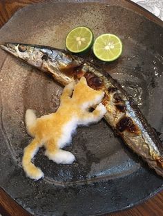 a fish is on a plate with some lemons