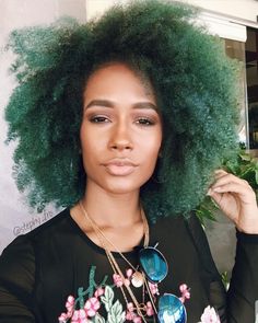 Green Natural Hair Black Women, Green Afro, Black And Green Hair, Hair Magic, Hair Color Burgundy, Pretty Faces, Short Hair Color, Black Hairstyles, Colorful Hair