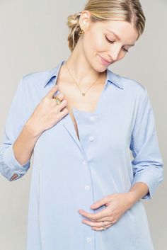 Pale blue maternity and nursing shirt, button down with no gap Pregnancy Must Haves, Workwear Essentials, Maternity Nursing Dress, Maternity Blouse