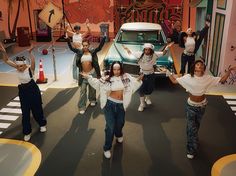 2000 Hiphop Aesthetic, 90s Music Video Outfits, 90s Streetwear Hip Hop Women, Dance Group Outfits Hip Hop, 2000s Dance Outfit, 90s Hip Hop Fashion Women Old School, Hip Hop Class Outfits, 90s Music Videos Aesthetic, Dance Hip Hop Aesthetic