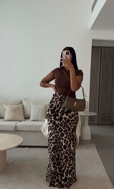 Simple Classy Outfits Black Women, Cute Outfits Petite Women, Brown Skirt Outfit Black Women, Thanksgiving Outfit Simple, Brown Brunch Outfit Black Woman, Stylish Skirts Classy, Minimalist Skirt Outfit, Chic Summer Outfits Classy, Club Outfit Baddie