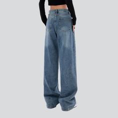 Vintage blue women's baggy jeans online—excellent jeans from the 2023 Spring-Summer collection. Street-style trend denim is a fashion style that focuses on the individual's personal expression and unique look. This style celebrates the freedom of self-expression and gives people a chance to make a statement with their clothing choices. It combines classic denim designs with modern trends, allowing for timeless pieces and more personalized looks. Denim in the street-style movement is ideal for pe Women In Heels, Over 40 Outfits, Harajuku Punk, Denim Cargo Pants, Fall 2024 Fashion, Retro Blue, Stylish Blouse, Wide Jeans, Girls High