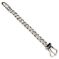 GUCCI vintage iconic sterling silver curb chain bracelet featuring a buckle design clasp with browm enamel detailing. Embossed GUCCI ITALY. Sterling silver 925 hallmark. Embossed BREV. 356. Indicative weight approx. 98 grams. Indicative measurements : adjustable length 19.5 cm (7.68 inches) or 20.5 cm (8.07 inches) / chain width approx. 1.3 cm (0.51 inch). NOTES - This is a preloved vintage item, therefore it might have imperfections. - Colors may differ slightly from actual product appearance d Gucci Gold Bracelet, Flexible Bracelet, Curb Chain Bracelet, Gold Link Bracelet, Antique Bracelets, Gucci Vintage, Buckle Bracelet, Gucci Fashion, Yellow Gold Bracelet